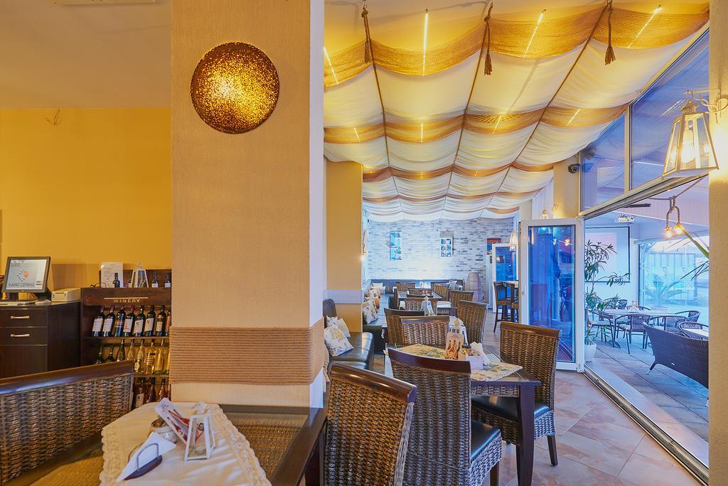 Family Hotel Regata Pomorie Exterior foto